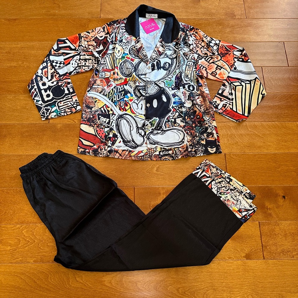 Mickey Mouse scratched silk pajamas set